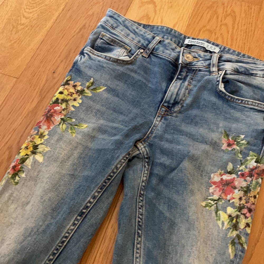 Zara Painted Flower Cropped Jeans size 4 - Picture 2 of 5